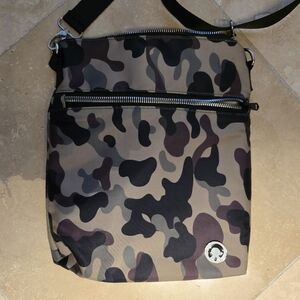 SHORTY LOVE CAMO PHONE & WALLET CROSSBODY ADJUSTABLE REMOVABLE STRAP